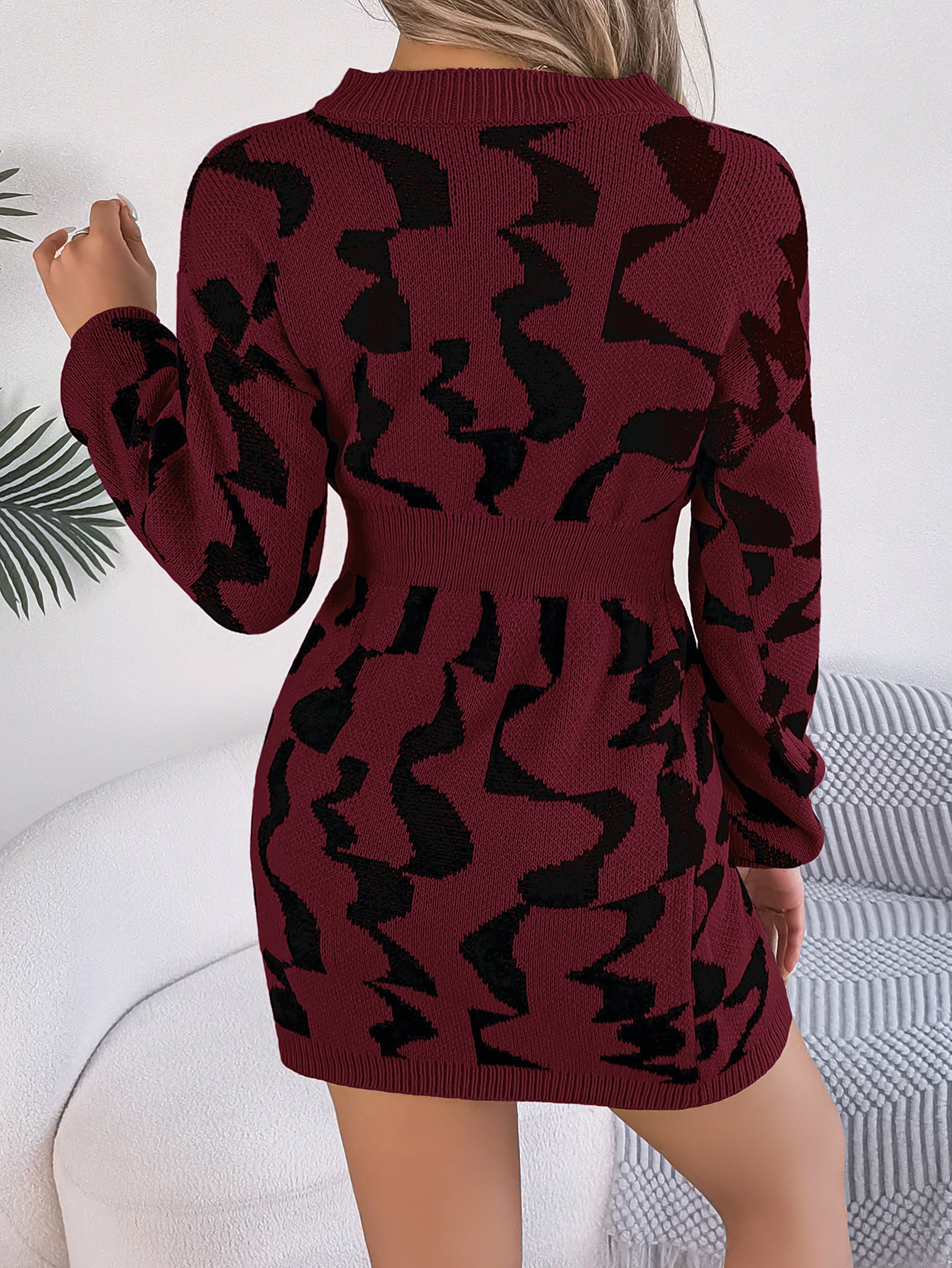 V-neck contrast color long-sleeved waist-hugging sweater dress